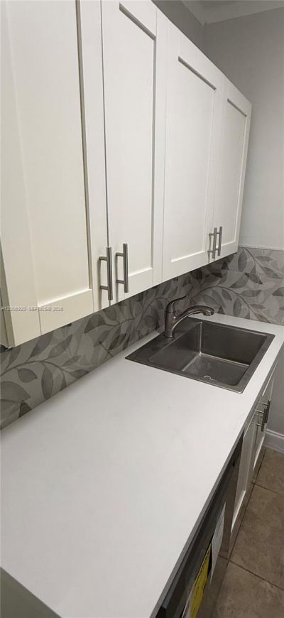 2816 Pine Tree Dr , Unit 2, Miami Beach, FL 33140 Photo