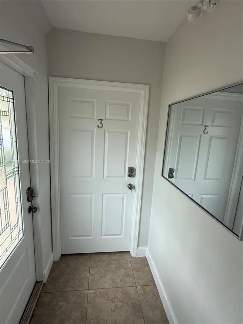 2816 Pine Tree Dr , Unit 2, Miami Beach, FL 33140 Photo