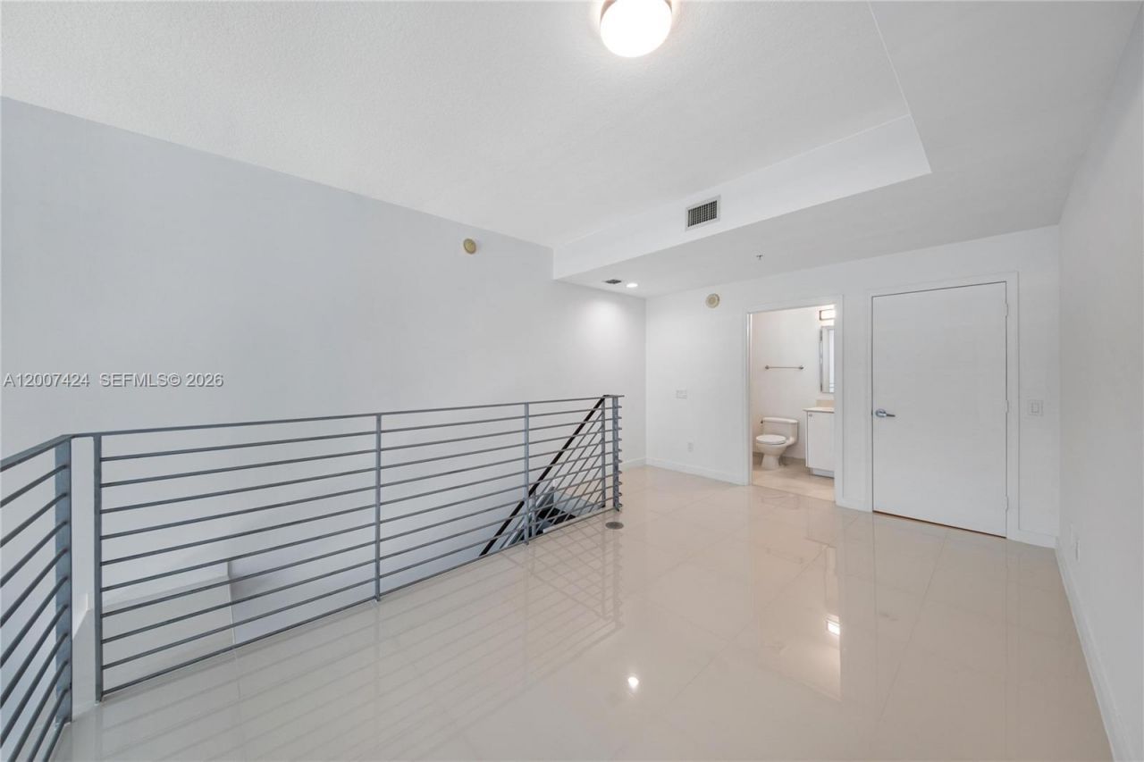 60 SW 13th St , Unit 2420, Miami, FL 33130 Photo