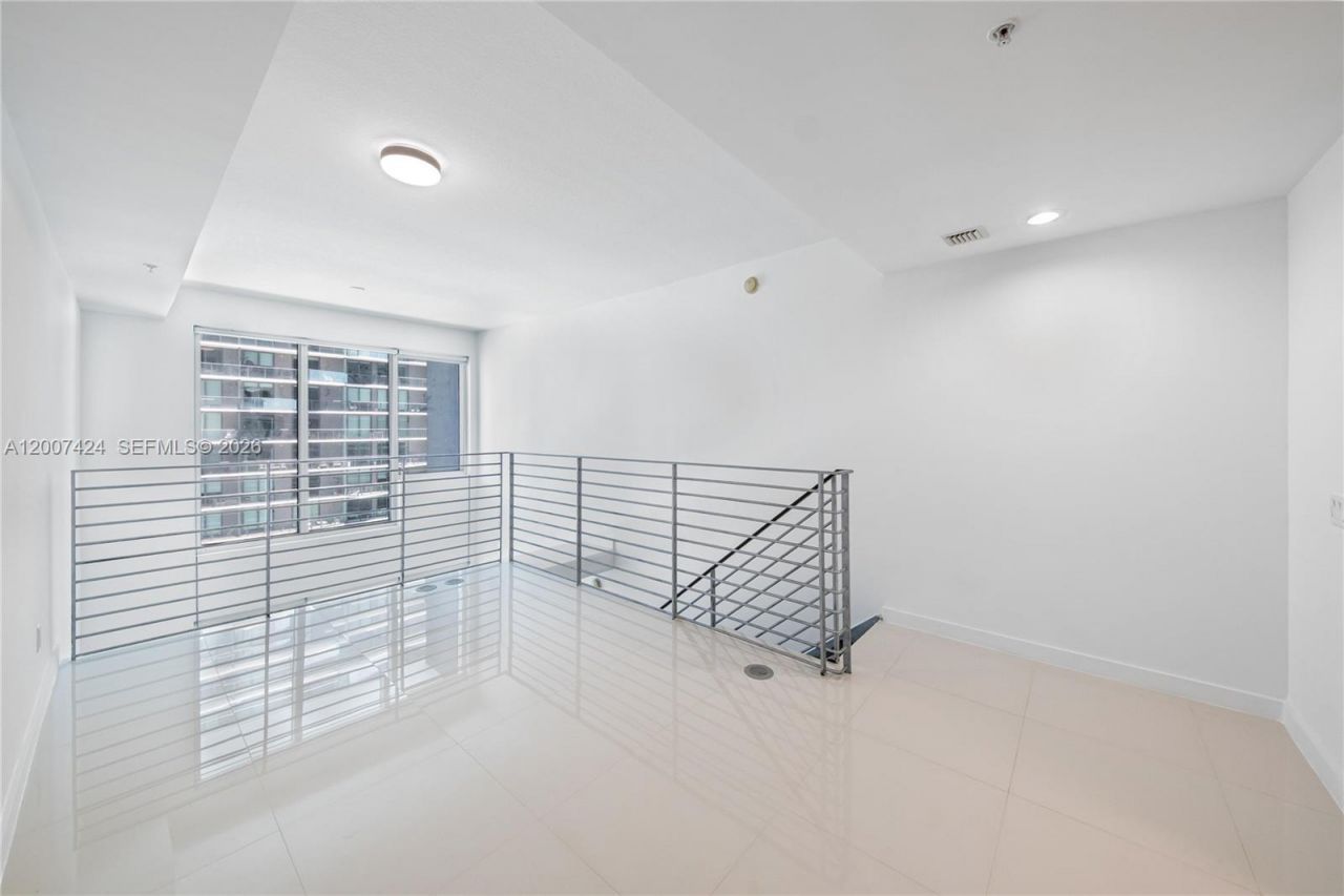 60 SW 13th St , Unit 2420, Miami, FL 33130 Photo