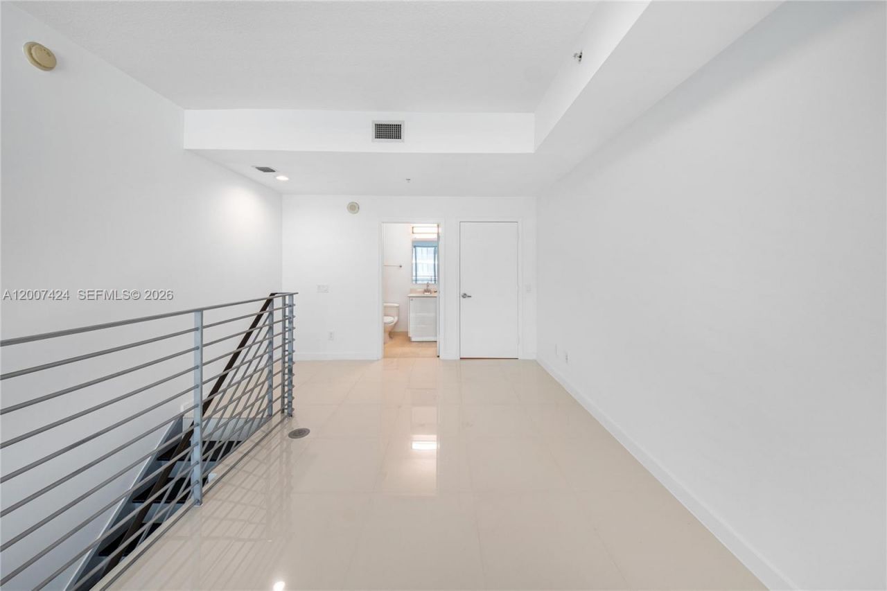 60 SW 13th St , Unit 2420, Miami, FL 33130 Photo