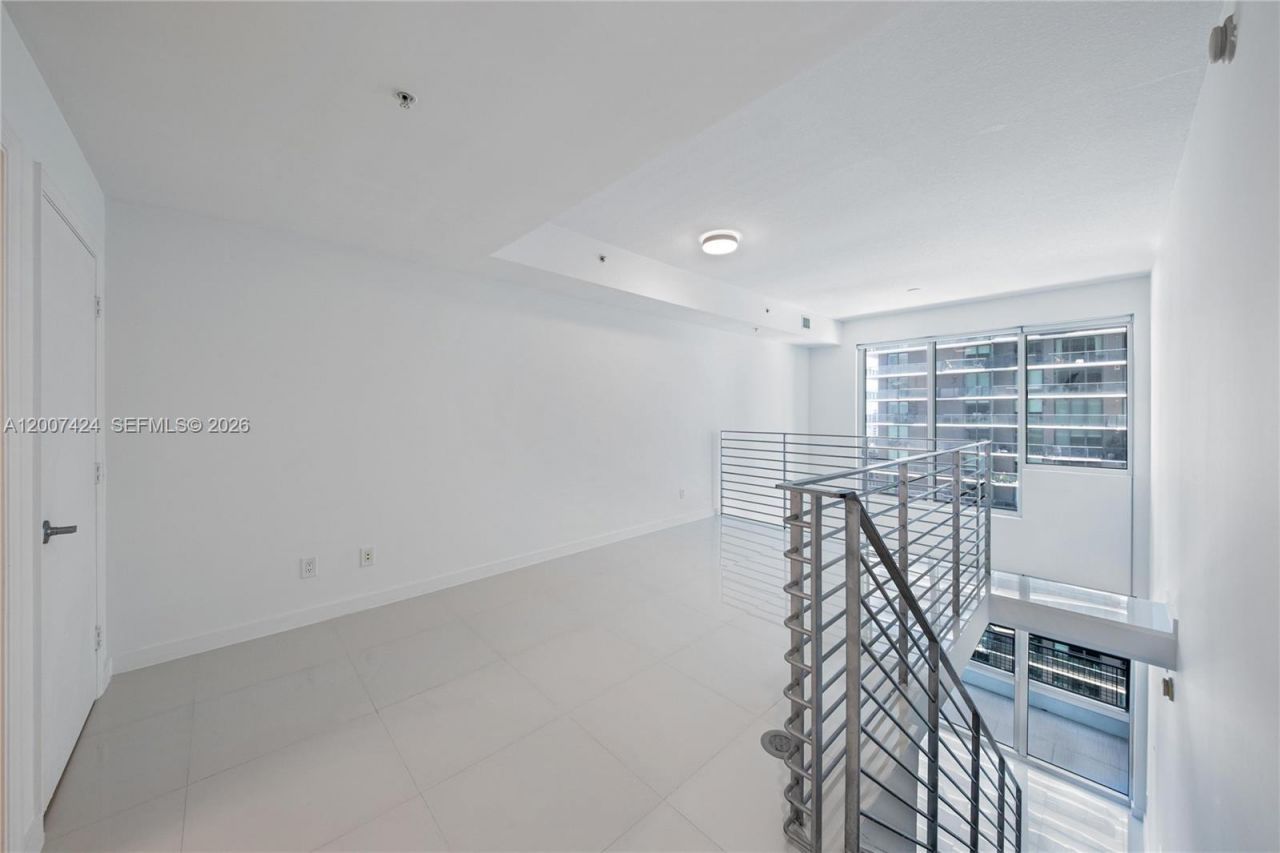 60 SW 13th St , Unit 2420, Miami, FL 33130 Photo