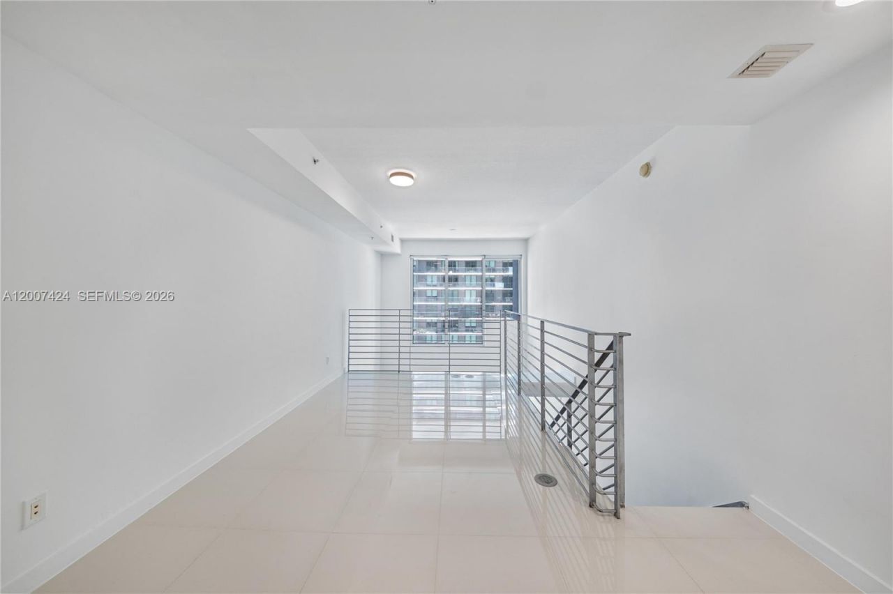 60 SW 13th St , Unit 2420, Miami, FL 33130 Photo