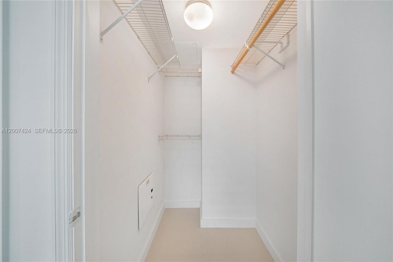 60 SW 13th St , Unit 2420, Miami, FL 33130 Photo