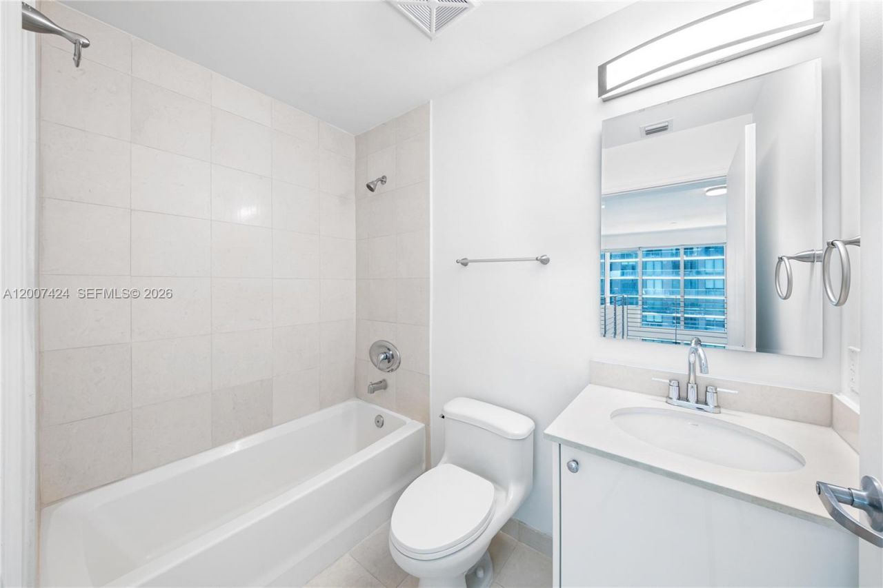 60 SW 13th St , Unit 2420, Miami, FL 33130 Photo