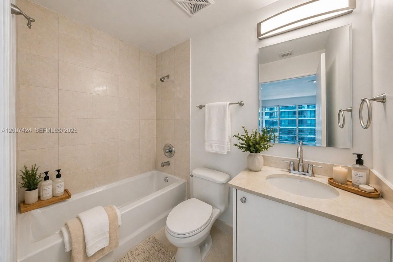 60 SW 13th St , Unit 2420, Miami, FL 33130 Photo