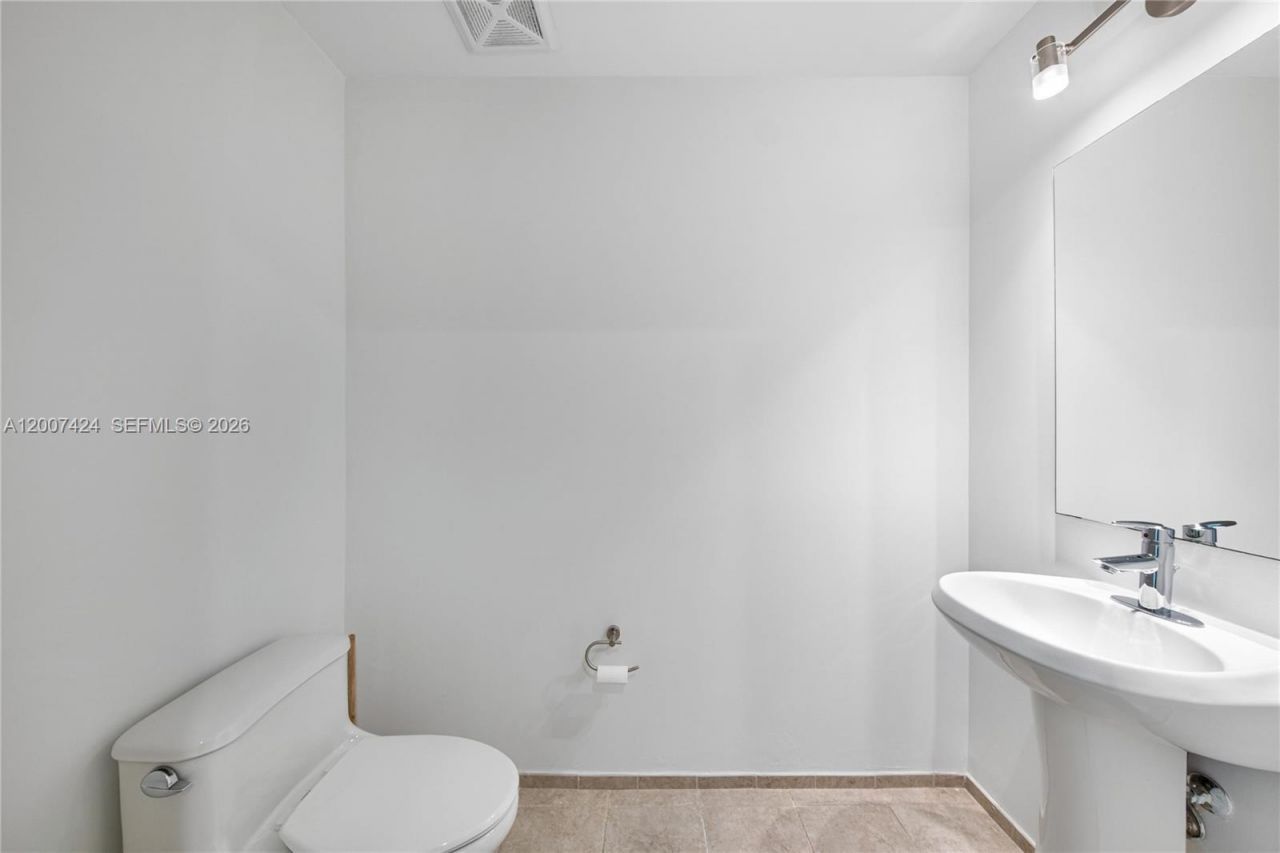 60 SW 13th St , Unit 2420, Miami, FL 33130 Photo