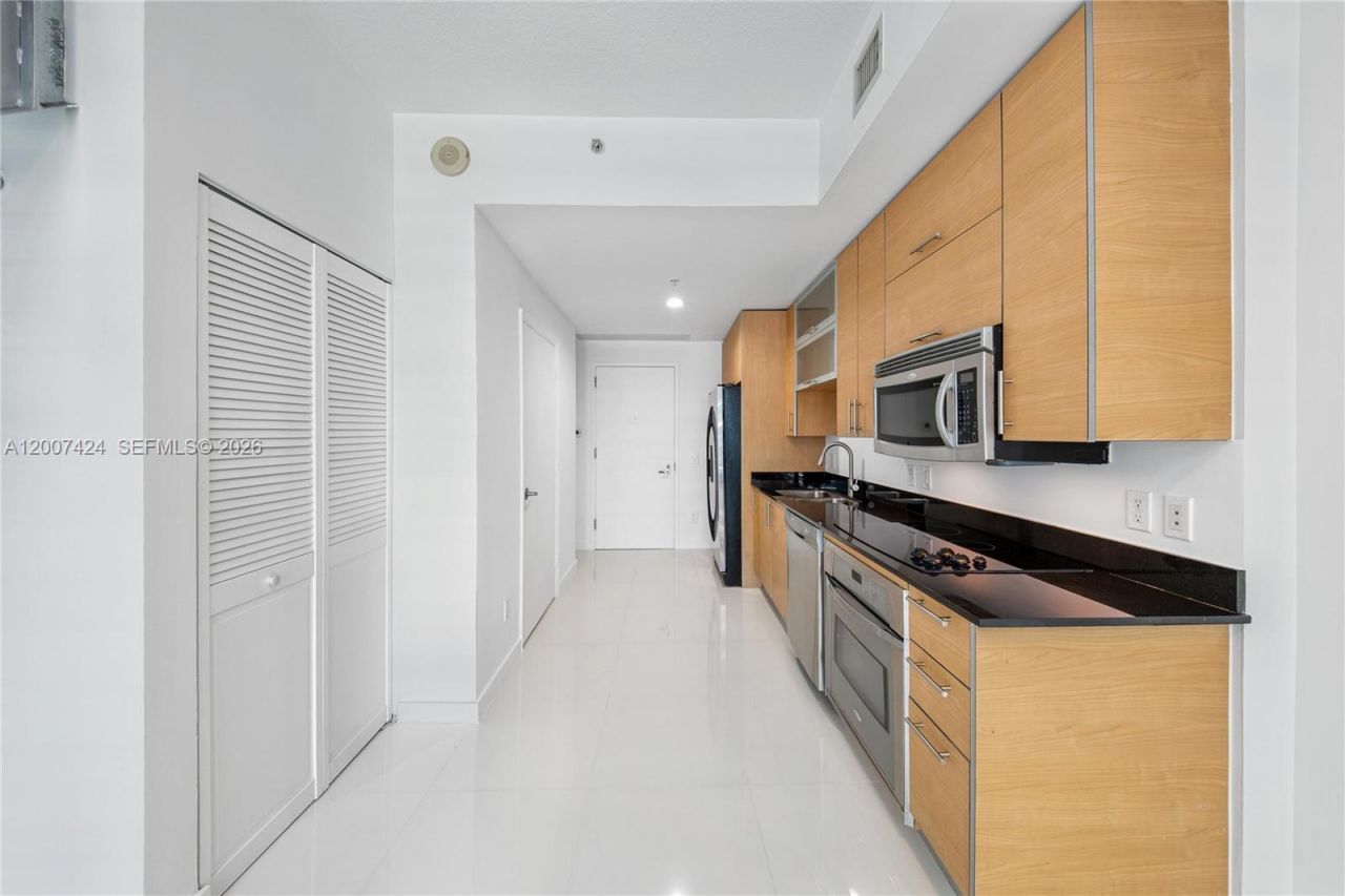 60 SW 13th St , Unit 2420, Miami, FL 33130 Photo