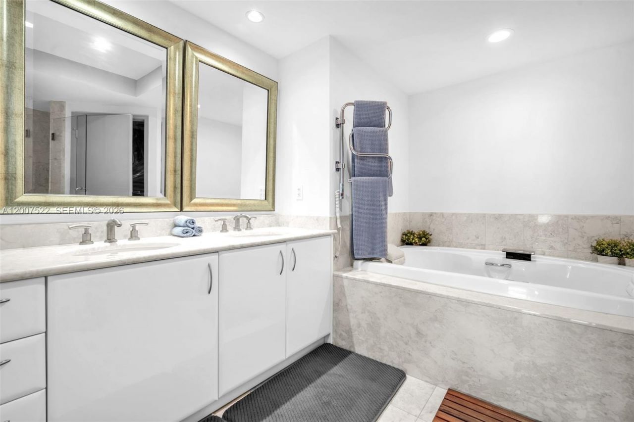 1331 Brickell Bay Dr , Unit 3609, Miami, FL 33131 Photo