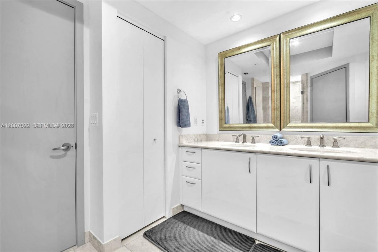 1331 Brickell Bay Dr , Unit 3609, Miami, FL 33131 Photo