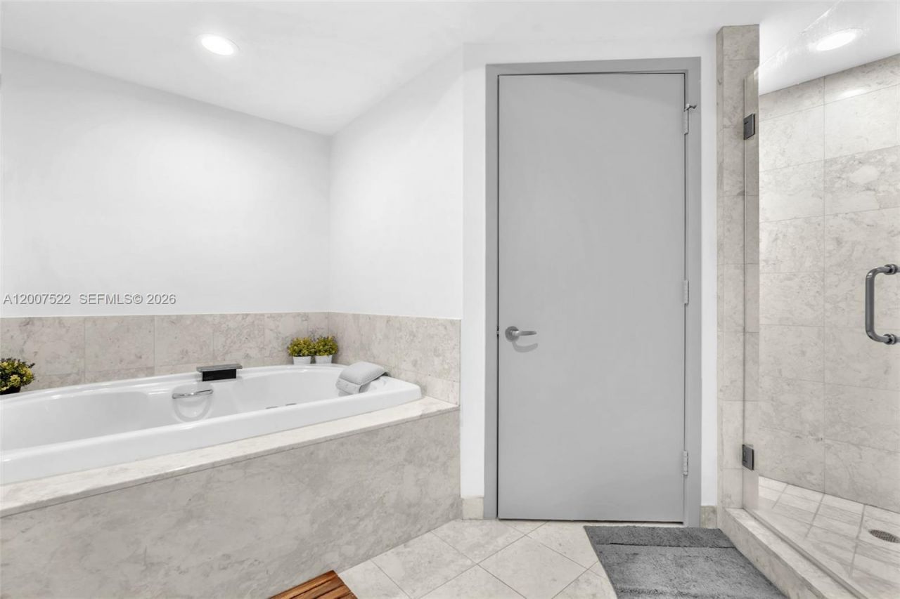 1331 Brickell Bay Dr , Unit 3609, Miami, FL 33131 Photo