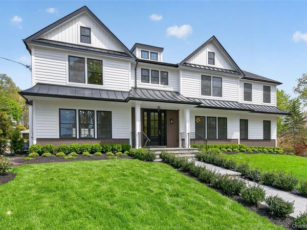 15 Ridge Drive, Port Washington, NY 11050