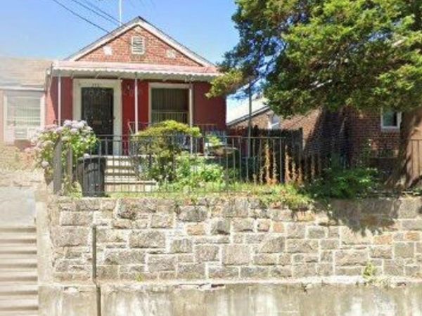 2711 Throop Avenue , Bronx, NY 10469