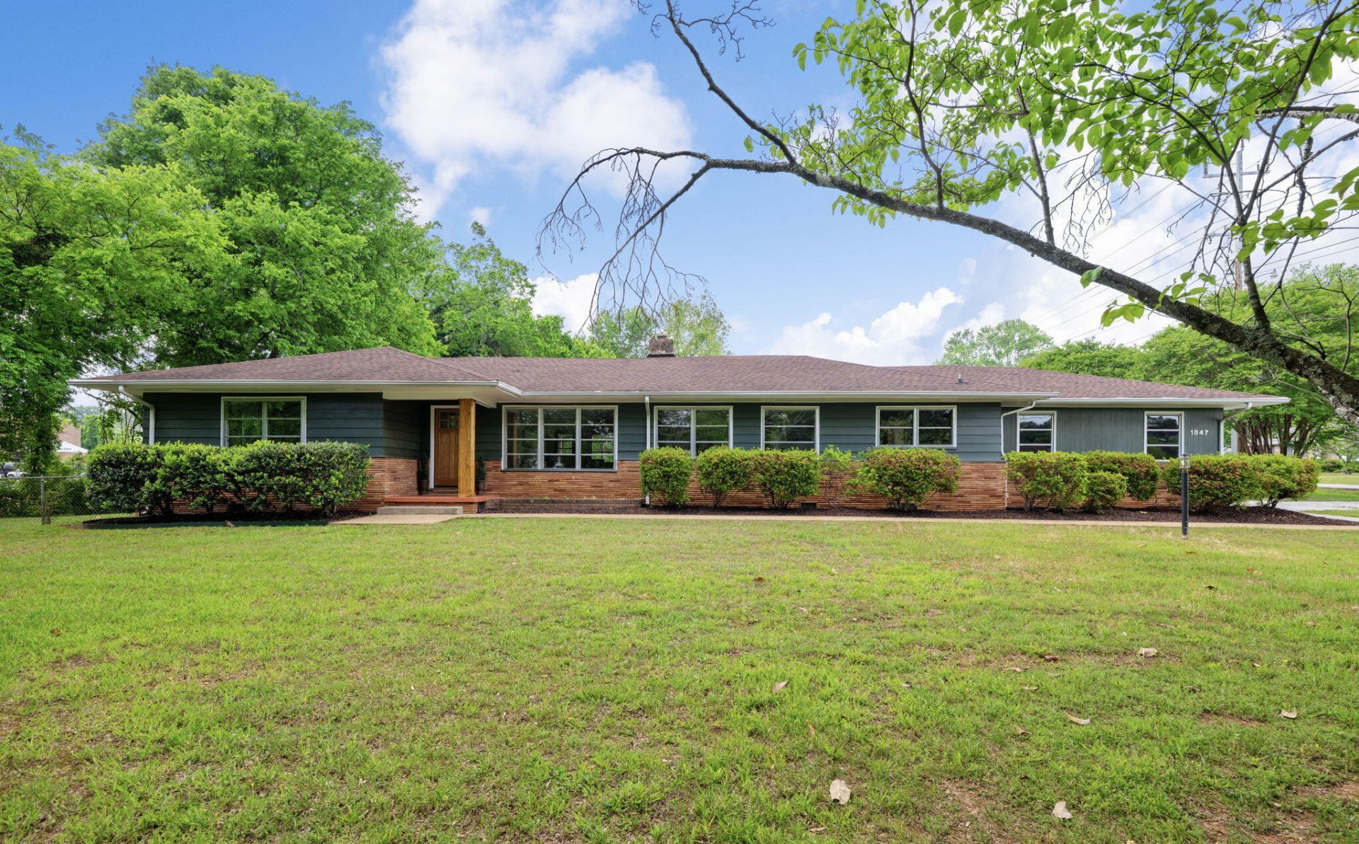 1847 Hickory Valley Road, Chattanooga, TN 37421 Main Photo