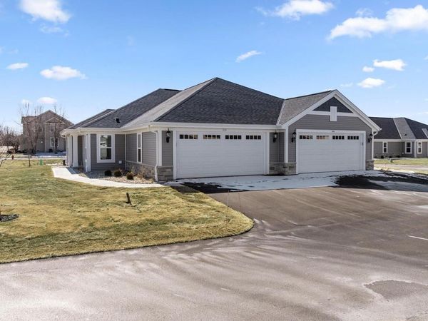 536 Hunter Oaks BOULEVARD, Unit 0501, Watertown, WI 53094