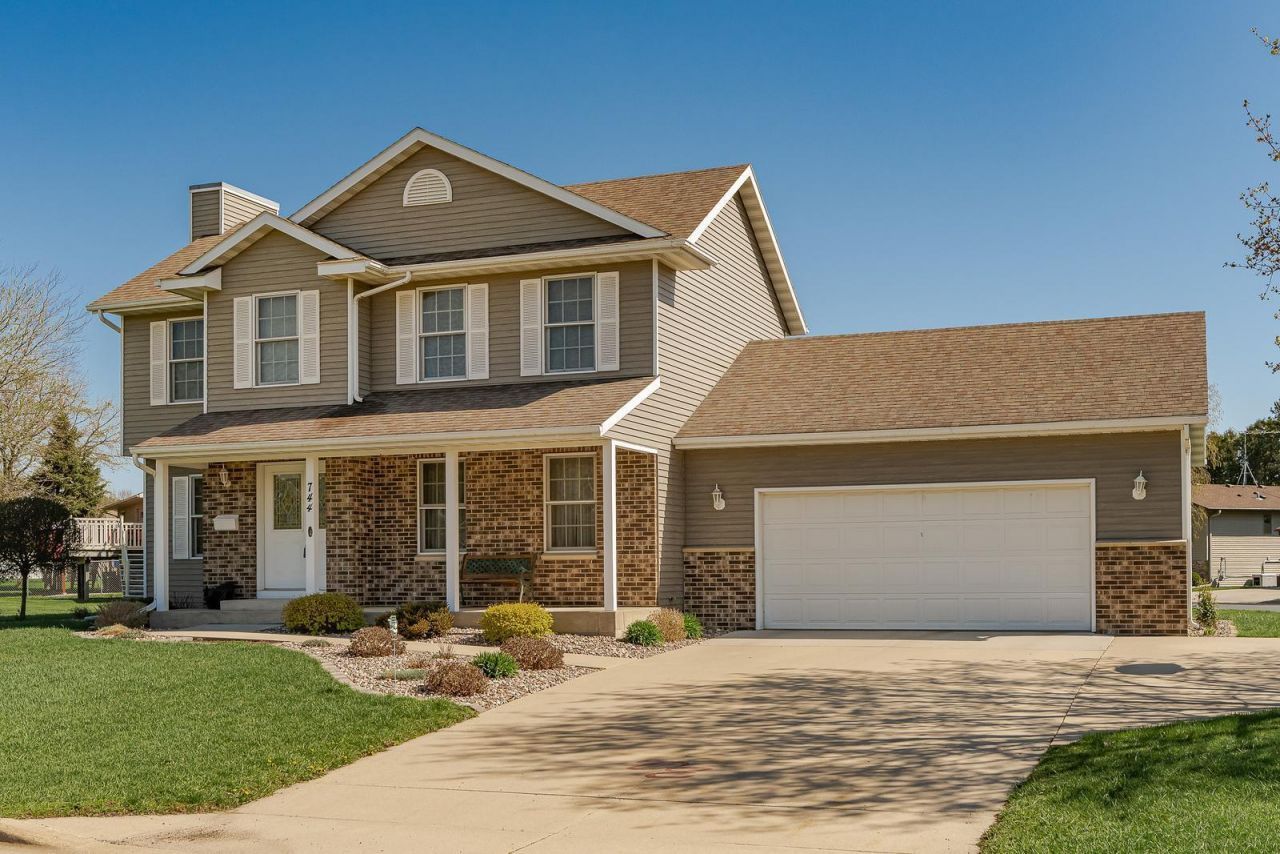 744 Jefferson Avenue SW, Eyota, MN 55934