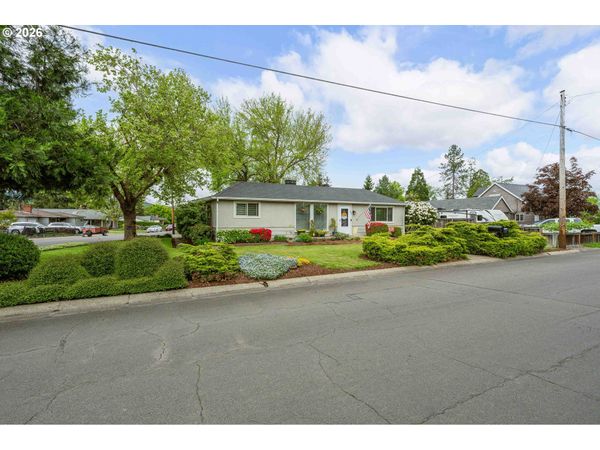 488 W BROCCOLI ST, Roseburg, OR 97471
