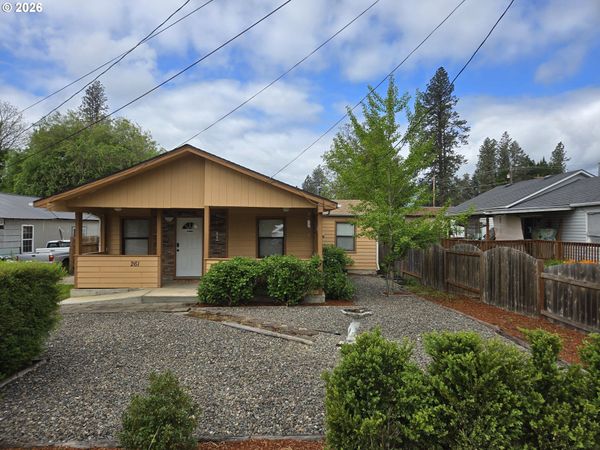 261 ROBINSON ST, Sutherlin, OR 97479