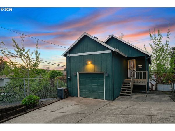 8702 NE GLISAN ST, Portland, OR 97220