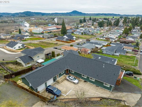 805 QUEENS AVE, Creswell, OR 97426