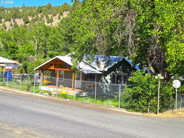 200 N HUMBOLT ST, Canyon City, OR 97820