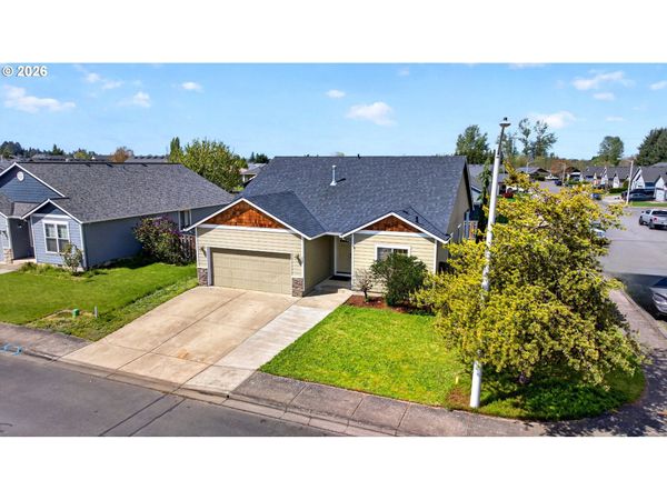 898 JAMES DR, Molalla, OR 97038