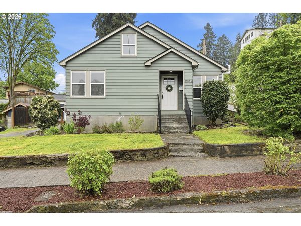 1102 CENTER ST, Oregon City, OR 97045