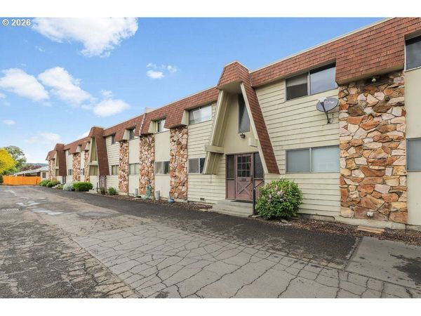 1622 E 9TH ST, Unit 12, The Dalles, OR 97058