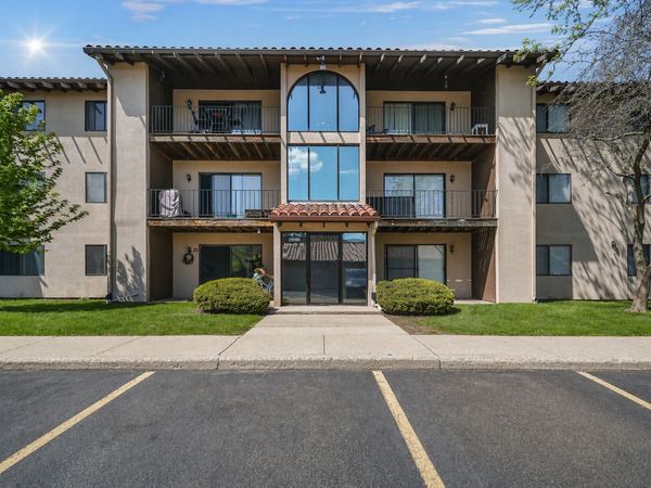 21W581 North Avenue , Unit 30, Lombard, IL 60148
