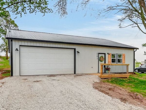 207 S East Avenue, Lacona, IA 50139