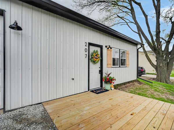 207 S East Avenue, Lacona, IA 50139