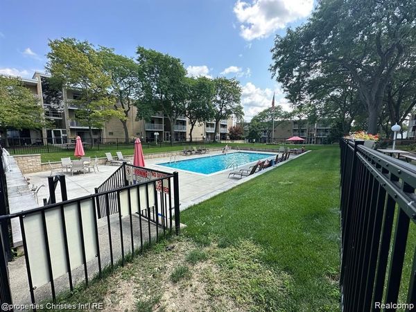 4917 Crooks Road, Royal Oak, MI 48073