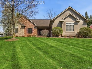 9031 Hidden Oaks Drive, Grand Blanc, MI 48439