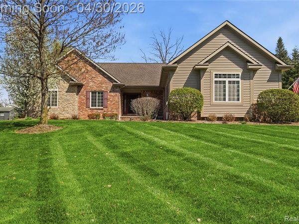 9031 Hidden Oaks Drive, Grand Blanc, MI 48439