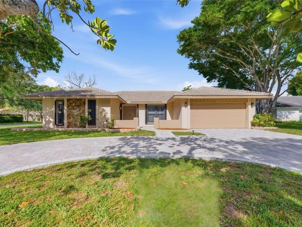 120 NW 84th Way , Coral Springs, FL 33071