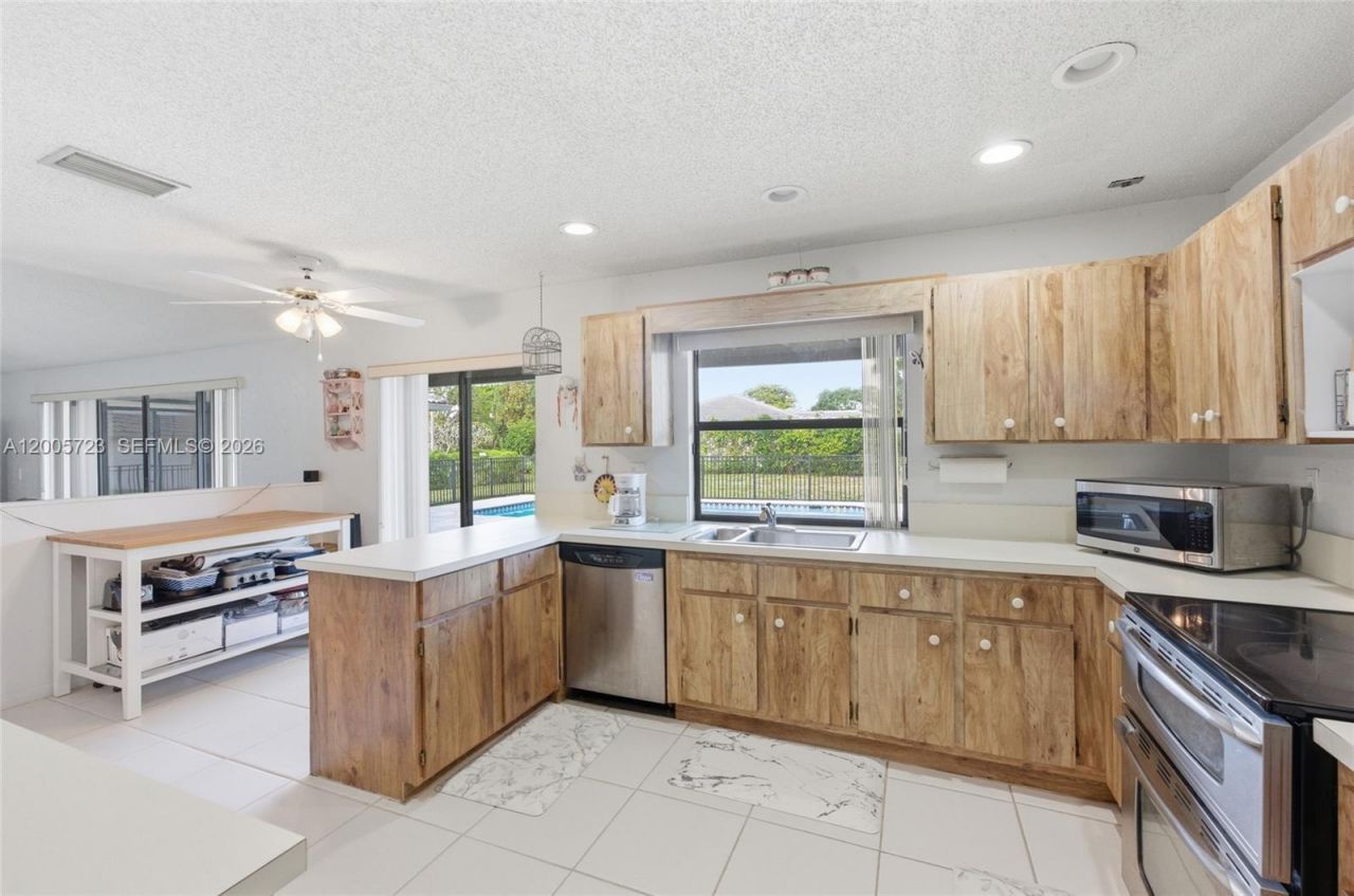 120 NW 84th Way, Coral Springs, FL 33071 Photo