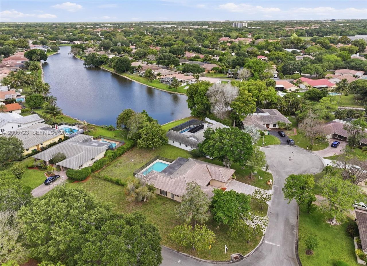 120 NW 84th Way, Coral Springs, FL 33071 Photo