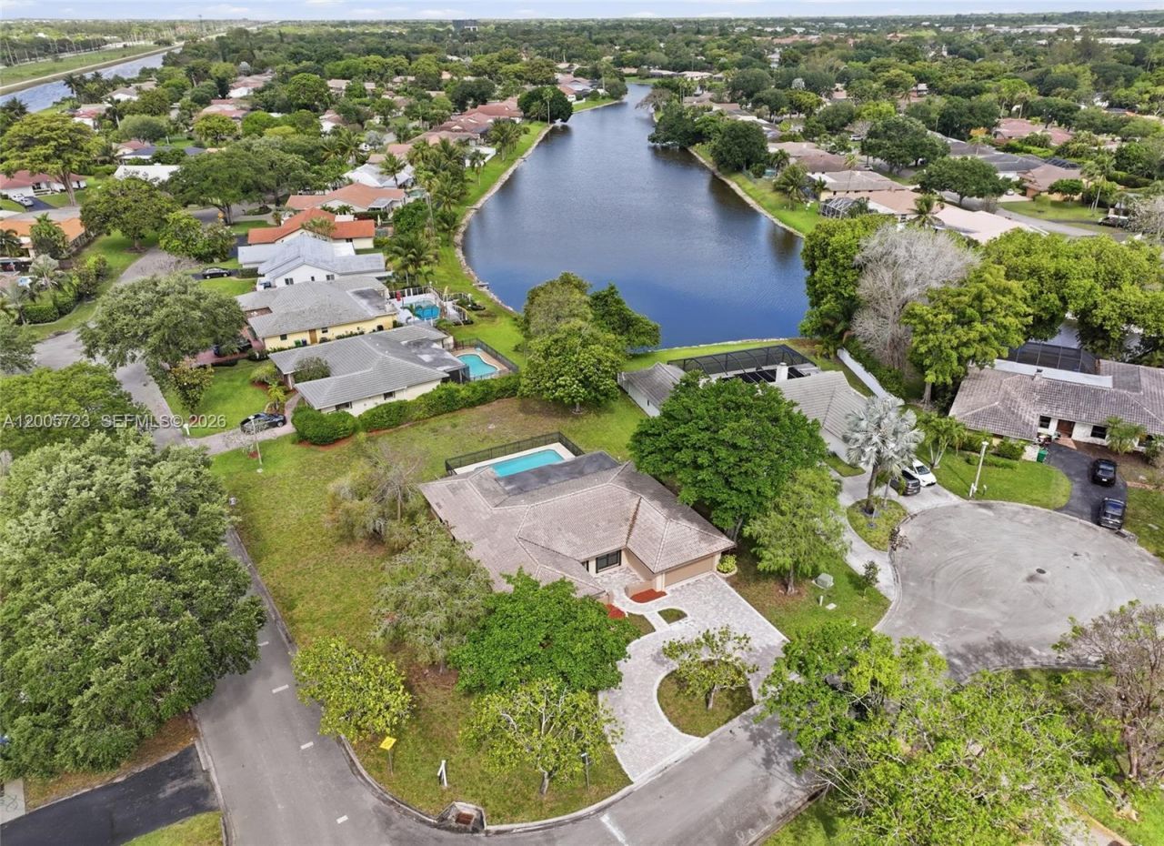 120 NW 84th Way, Coral Springs, FL 33071 Photo