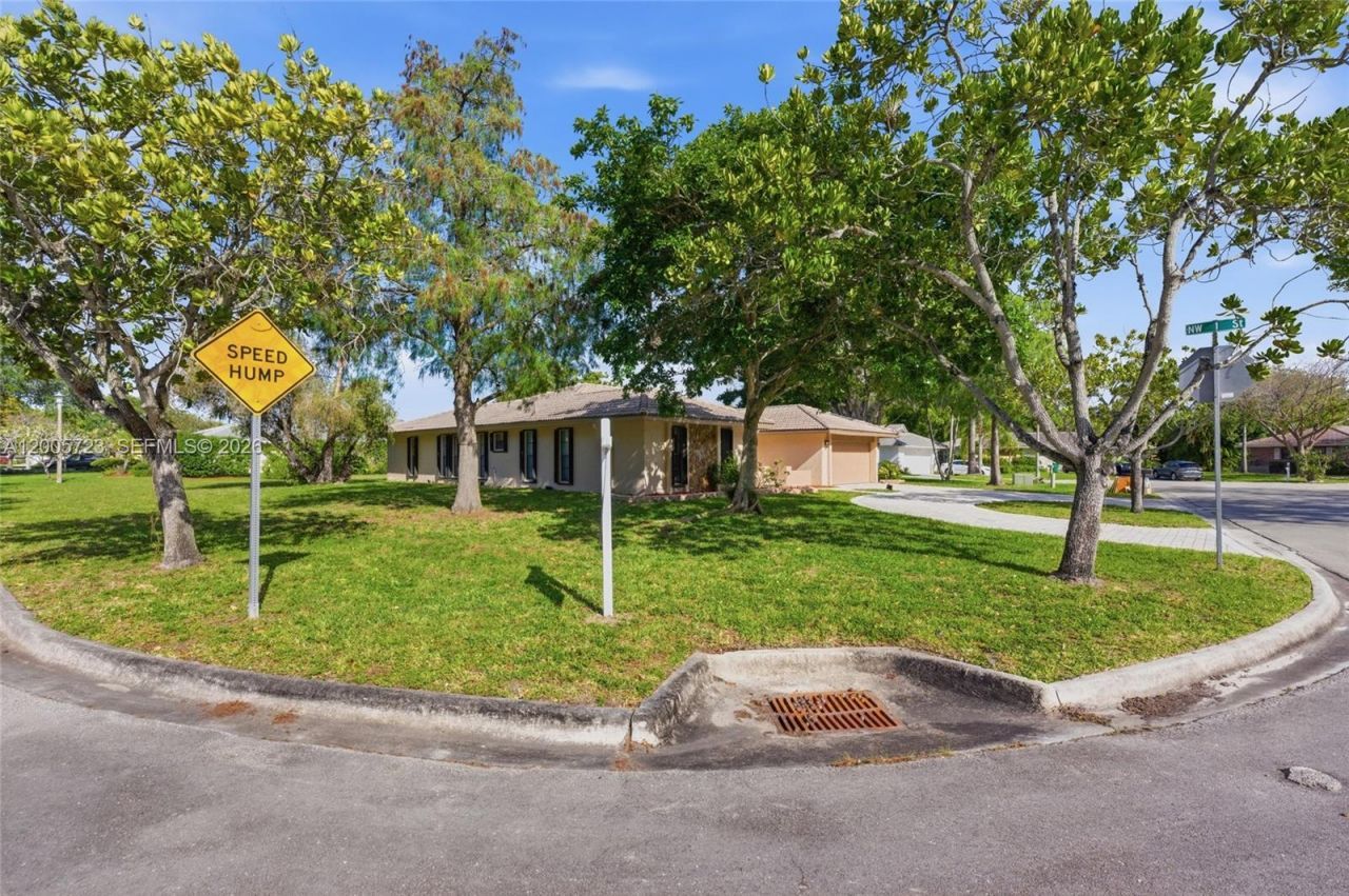120 NW 84th Way, Coral Springs, FL 33071 Photo