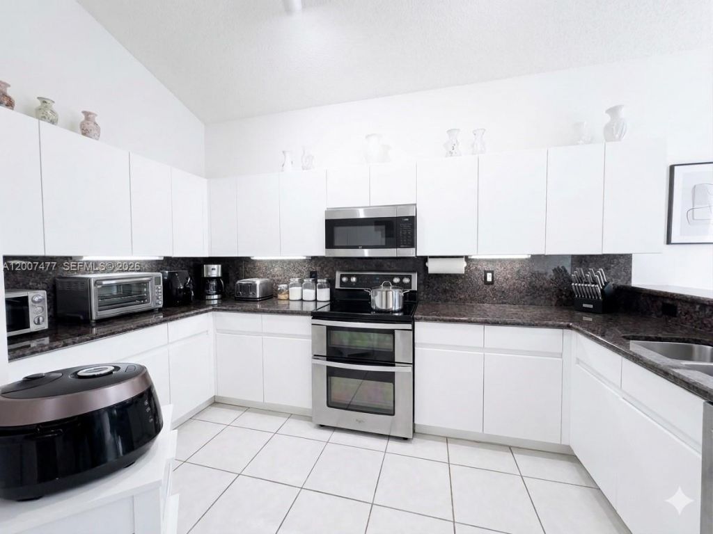 1510 W Lacosta Dr W , Pembroke Pines, FL 33027 Photo
