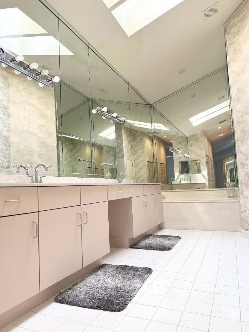 1510 W Lacosta Dr W , Pembroke Pines, FL 33027 Photo