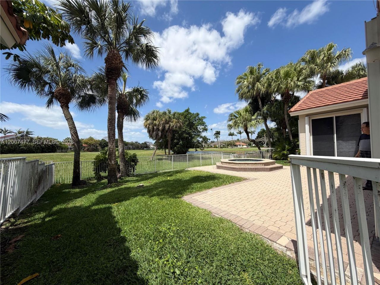 1510 W Lacosta Dr W , Pembroke Pines, FL 33027 Photo