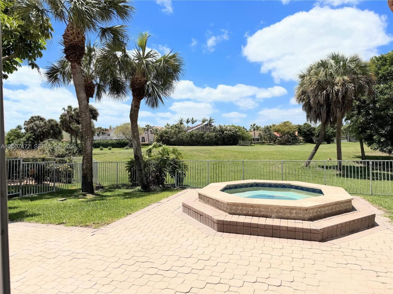 1510 W Lacosta Dr W , Pembroke Pines, FL 33027 Photo