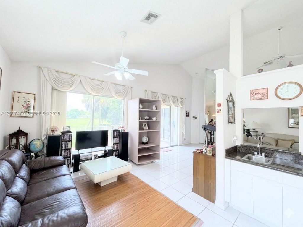 1510 W Lacosta Dr W , Pembroke Pines, FL 33027 Photo