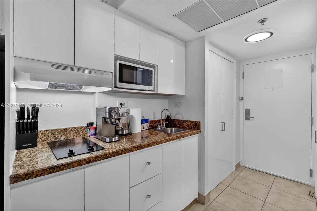 19201 Collins Ave, Unit 1123, Sunny Isles Beach, FL 33160 Photo