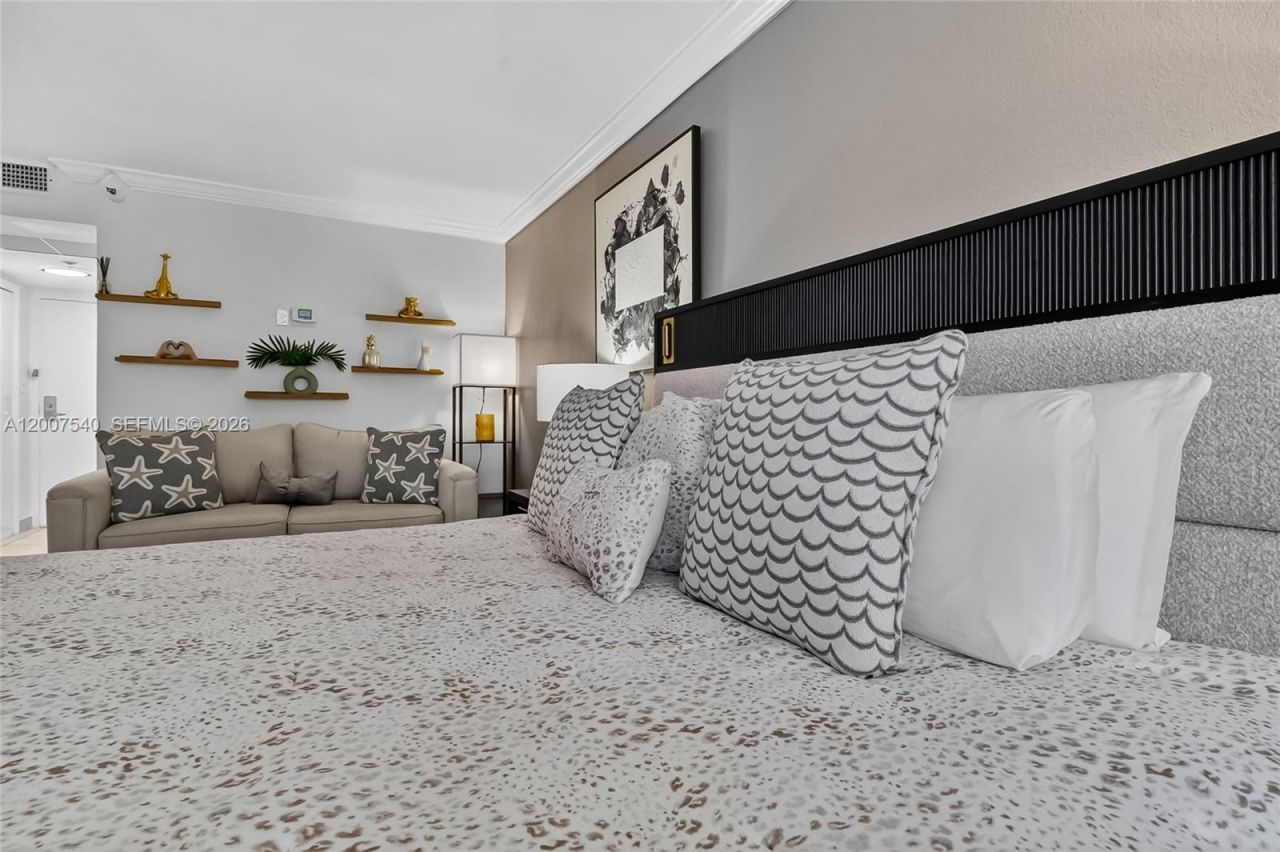19201 Collins Ave, Unit 1123, Sunny Isles Beach, FL 33160 Photo