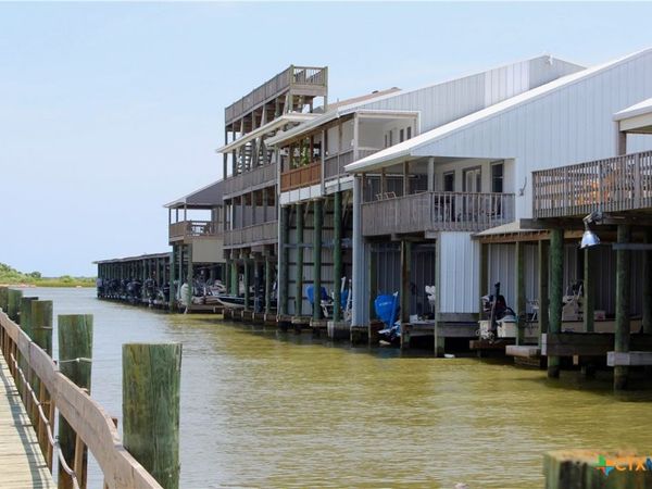 605 S 13th Street , Port O'Connor, TX 77982