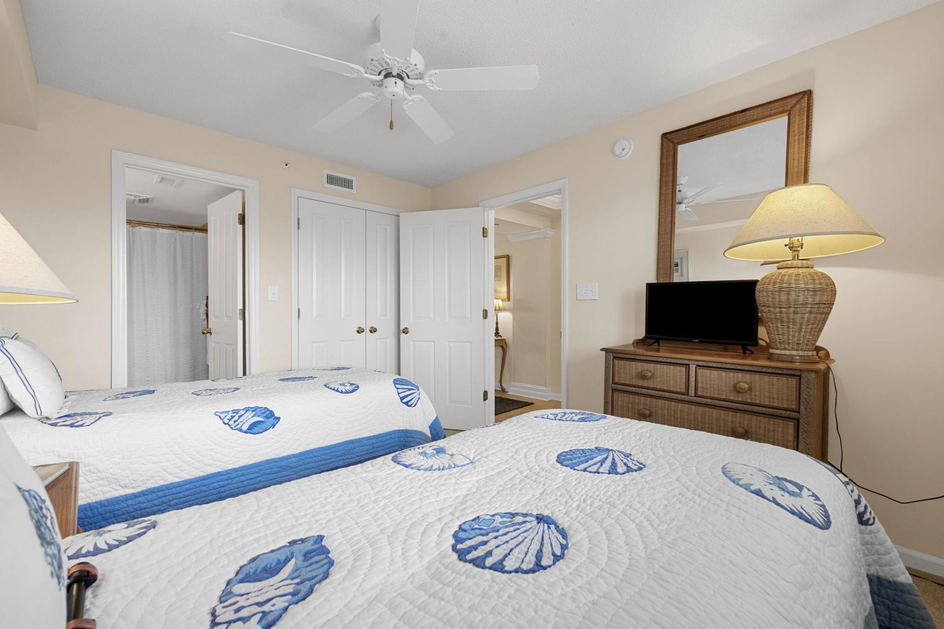 669 Retreat Beach Circle  Photo 21