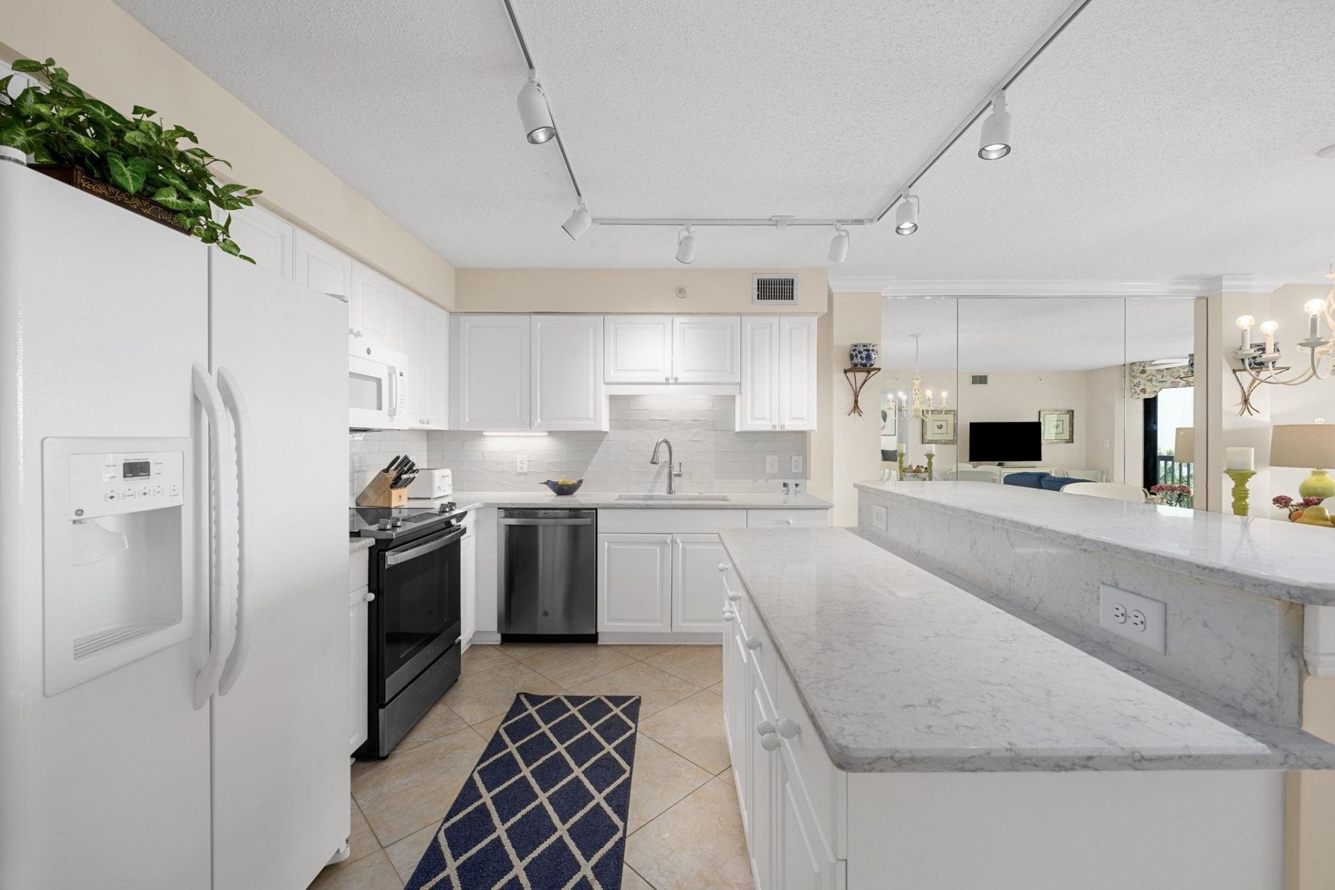 669 Retreat Beach Circle  Photo 4