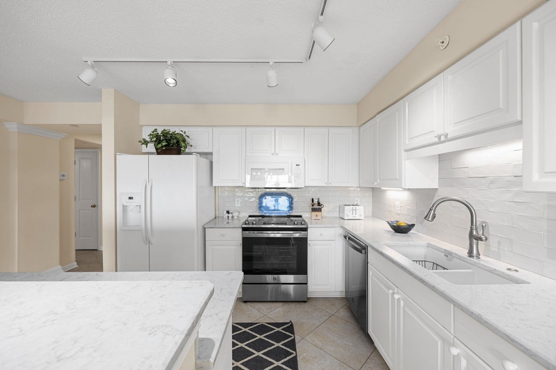 669 Retreat Beach Circle  Photo 5